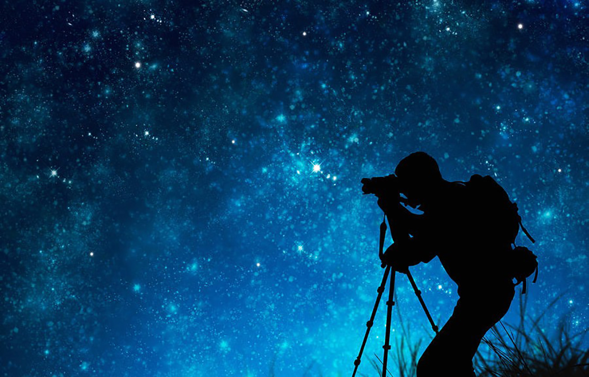 Туры звездное небо. Звездное небо телескоп. Телескоп на фоне звезд. Ночное небо телескоп. Наблюдение звездного неба.