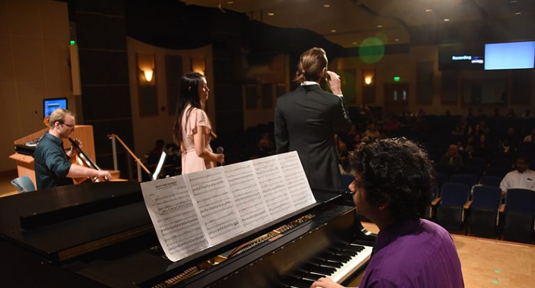 Piano player and singers