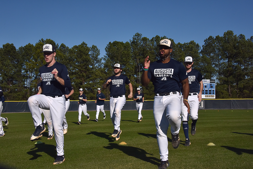 Baseball players exercising