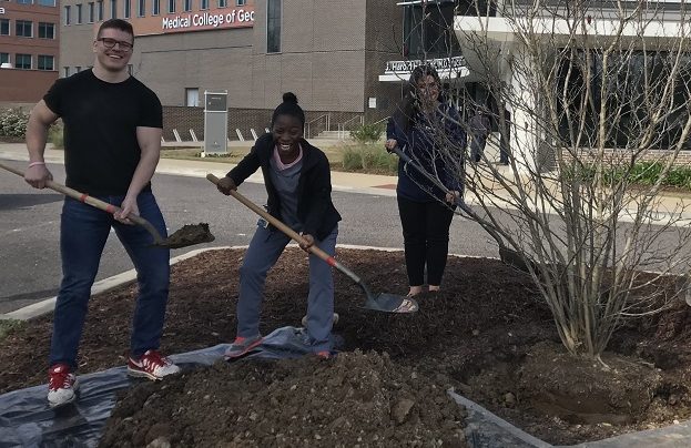 3 student with shovels