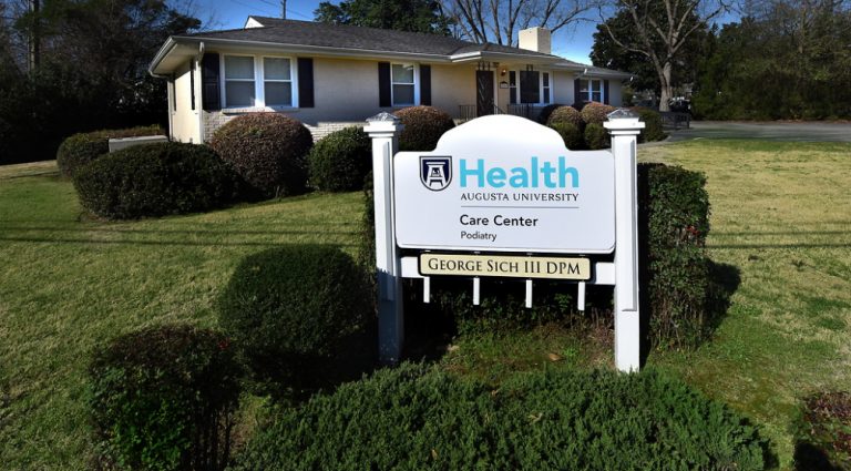 photo of a doctor's office