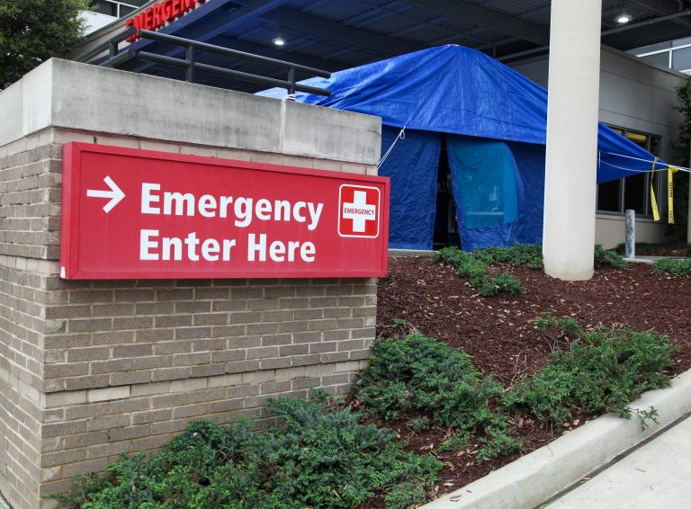 emergency entrance sign