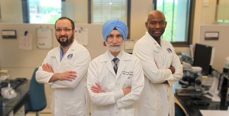 Doctors in lab
