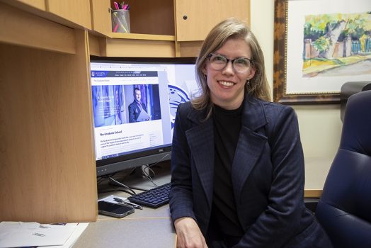 Woman in front a computer