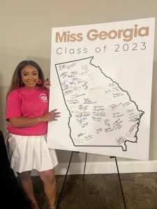 Miss AU signs GA map at pageant