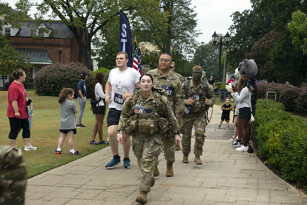 Runners join military members in uniform in the 5K