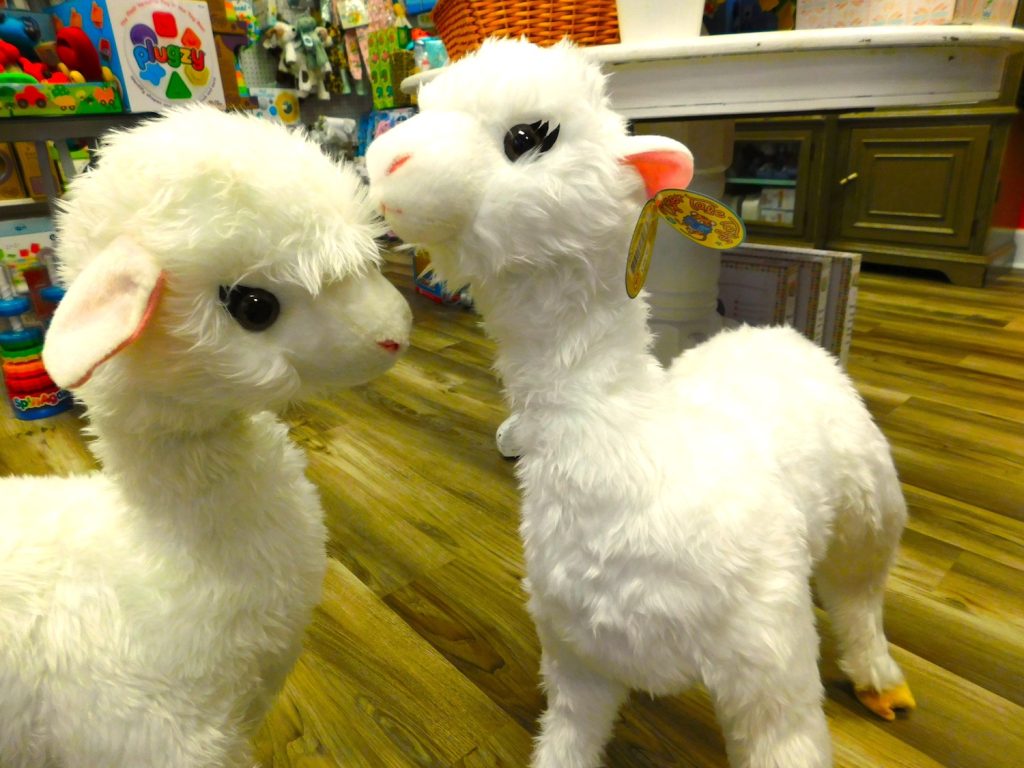 Stuffed animals that look like llamas.