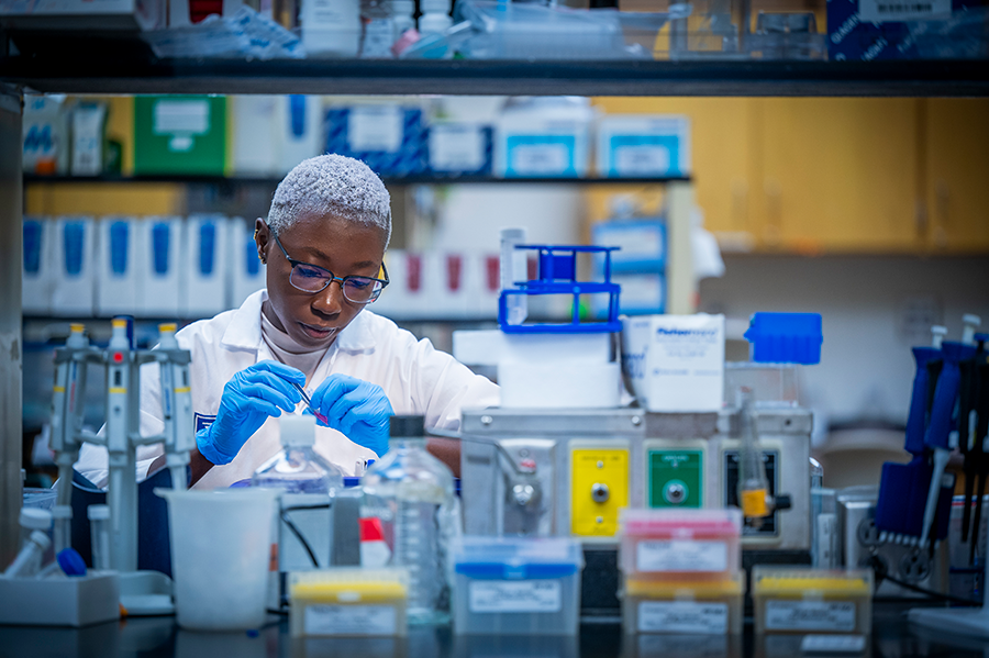 A female scientist works in a lab.