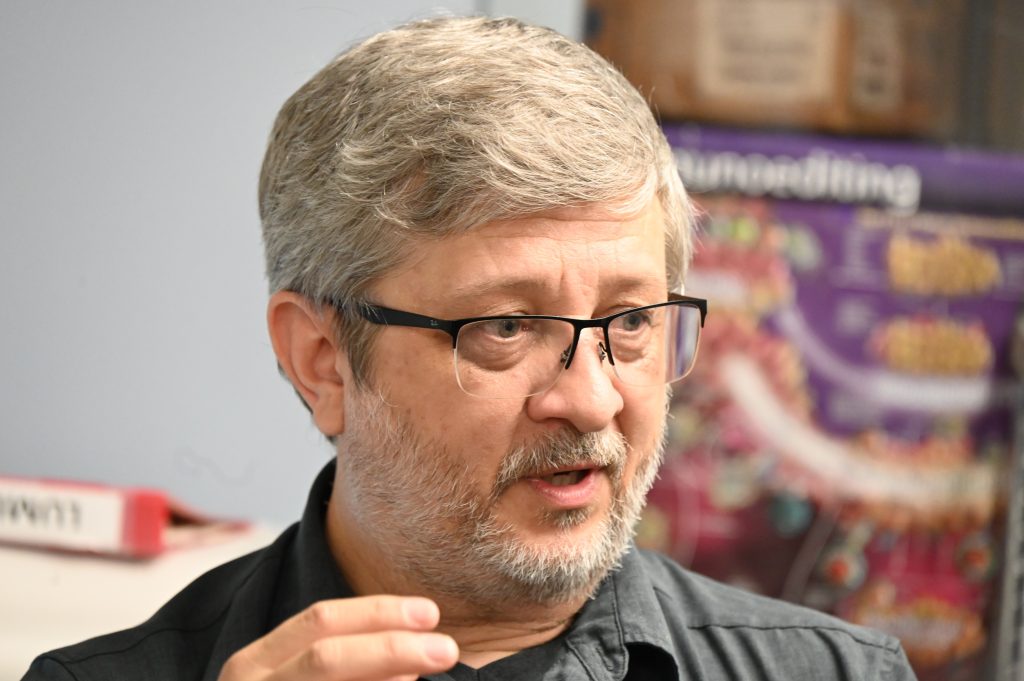 A scientist talks to a group of high school and college students about the research he conducts.