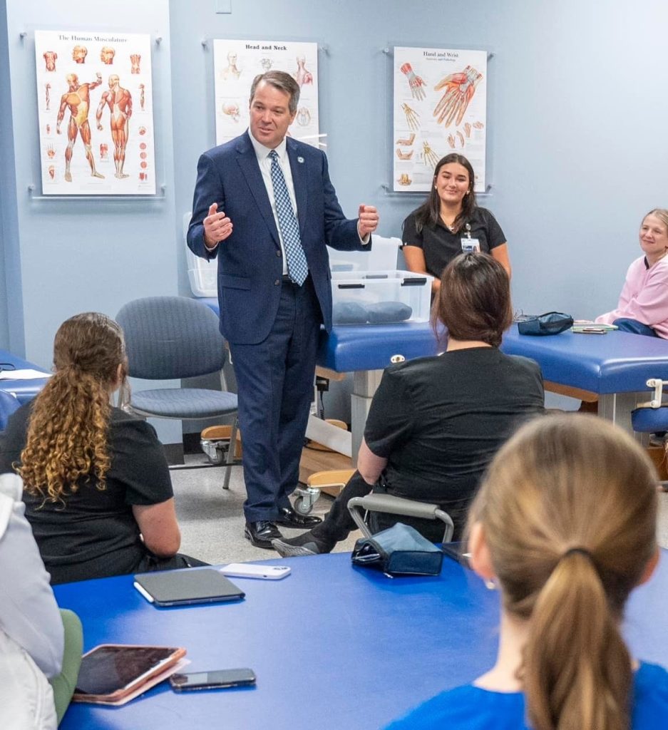 Man speaking to medical students