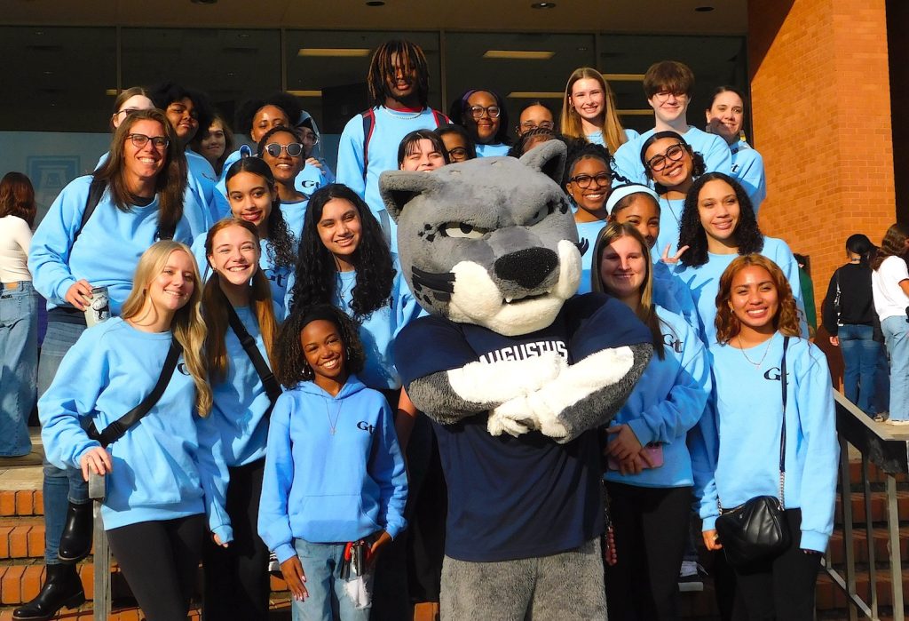 Group of students with Augustus