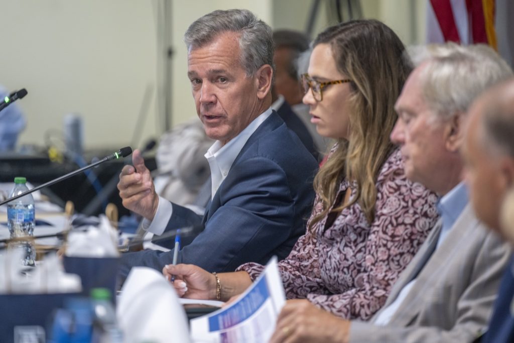 Committee talking